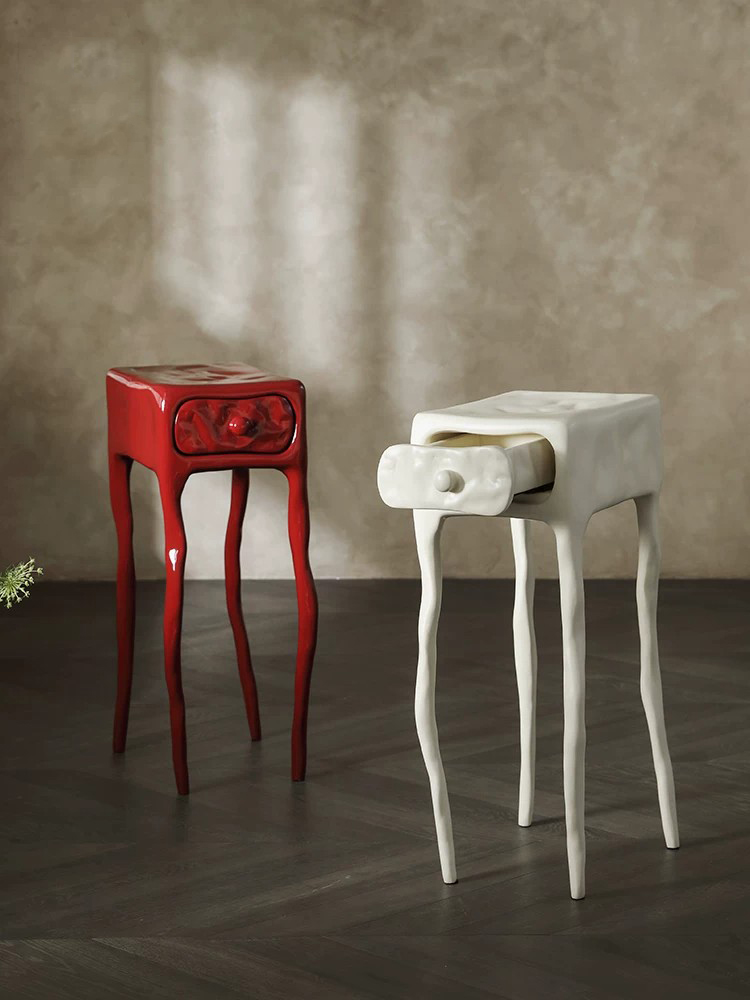 طاولة جانبية بتصميم أوروبي من  - مراجعة Tables وسعره